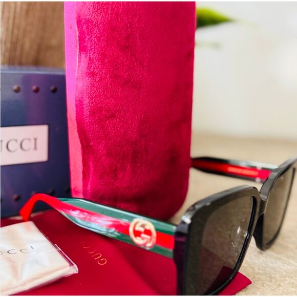 GUCCI Black and Red Sunglasses w/Case & Cards - GG1861S, Authentic, NWOT - Picture 1 of 7